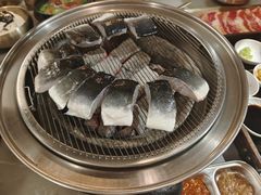 -围炉肉舍•炭烤活鳗•丹东海鲜烤肉(步行街店)