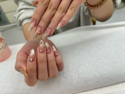 -赢韵美甲美睫瑞士净斑中心