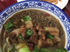 猪肉炖粉条-北京龙庆四季香农家饭庄·灶台鱼·碳烤虹鳟鱼(龙庆峡店)