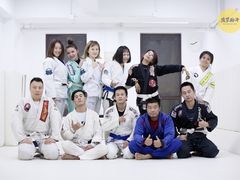 -菠萝格斗巴西柔术训练馆