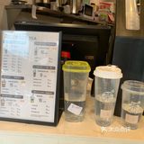 一杯柠檬，一杯是西瓜。 西瓜：蛮蛮都是果肉