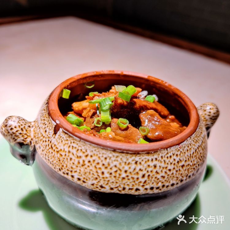 适合家庭小聚的小馆子，二楼环境更好。