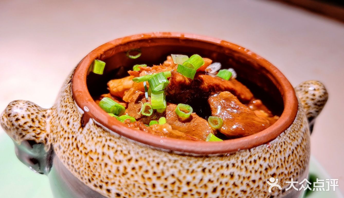 适合家庭小聚的小馆子，二楼环境更好。