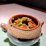 适合家庭小聚的小馆子，二楼环境更好。