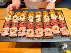 板前三文鱼矶边卷-鮨冠OMAKASE食べ放题(北京首店)