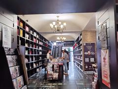 -钟书阁(松江泰晤士小镇店)