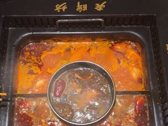 -老牌坊云南鱼豆花火锅(哈西万达店)