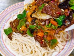 -歹歹的加个面过油肉拌面
