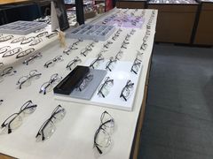 -罗伯特眼镜·蔡司官方授权(罗湖国贸店)