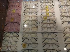 -宏宇眼镜蔡司依视路折扣店(兆佳眼镜城店)