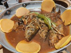 铁锅昂刺鱼贴玉米饼-关东小磨东北菜(上海长风大悦城店)