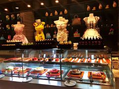 面包甜点陈列柜-富力希尔顿酒店·地阔自助餐厅