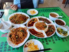 岐山擀面皮-令氏家外家周秦食府(高新店)