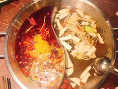 菌香鸳鸯锅-晓宇重庆火锅(赛格国际购物中心店)