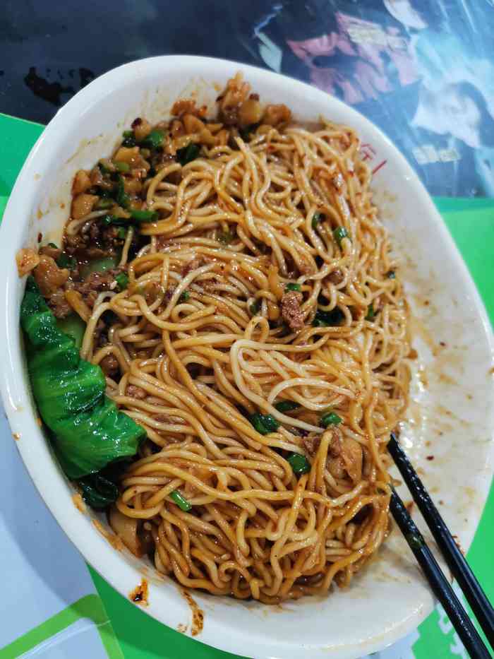 面行人酱香拌面(南译店)-"我最喜欢吃豌杂,好吃,特别是那个豌豆.
