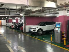 -汉商武展购物中心-停车场