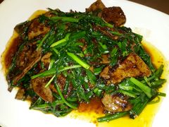 韭菜炒猪肝-侬佳蒸菜馆(听潮店)