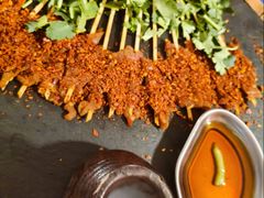 -何师烧烤·小龙虾·江湖川菜·精酿啤酒(中铁西城店)