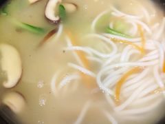 三鲜米线-香巴拉云南餐厅(华莱坞店)