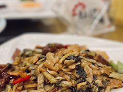 酸菜炒大肠-新灿记大酒楼