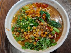 -爆炸头阿姨小四川正宗川味小吃(无任何分店)