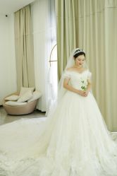 -禕·愫白婚纱商店