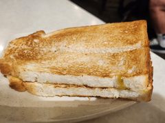 雪油加央烤麵包-何九海南茶店(鬼仔巷店)