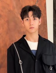 -一家只做男发烫染的店