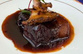 Braised Pork with Mature Pu'er and Abalone