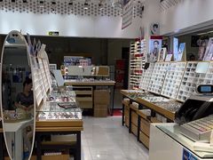 -美式眼镜·授权蔡司.依视路.尼康.豪雅.明月(人民广场店)