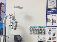 -天空之镜眼镜店蔡司依视路配镜授权零售店(望京颐堤港店)
