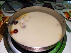 -洪氏嗨捞·广东猪肚鸡·椰子鸡火锅(西咸万象城店)