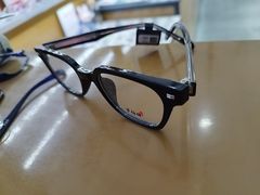 -罗伯特眼镜·蔡司官方授权(罗湖国贸店)