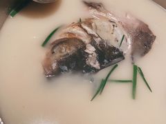 浓汤鱼头锅-肥仔文澳门猪骨煲(南京西路店)