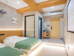 -闲隅江景艺术酒店(解放碑洪崖洞总店)
