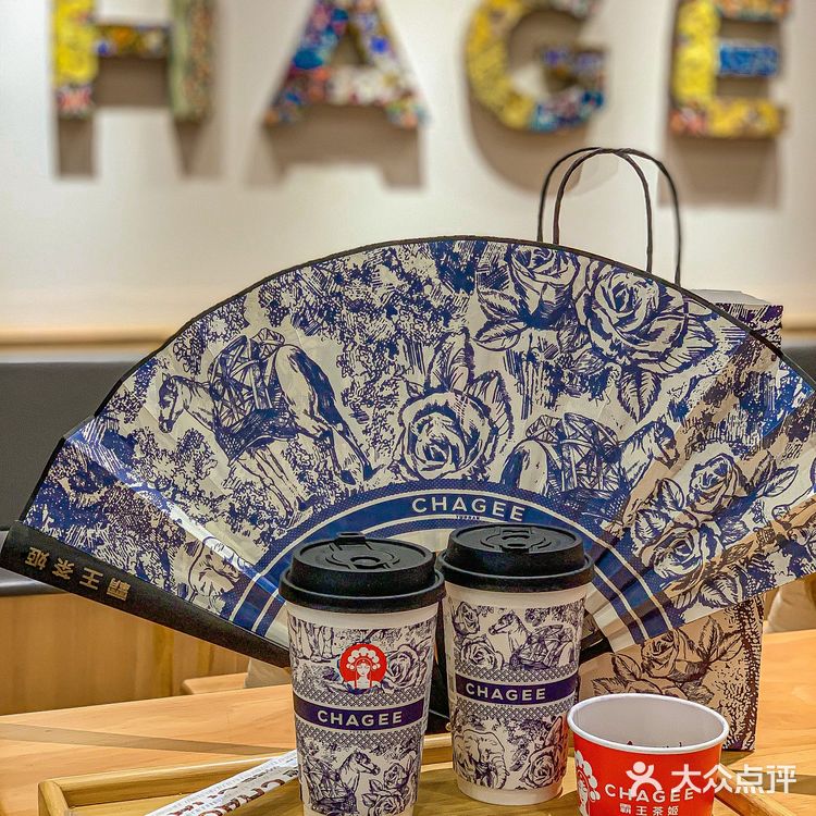 一花一叶 一口云南☁霸王茶姬新品好绝！