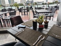 -曼谷湄南河畔华美达广场酒店