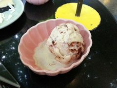 -莓园冰淇淋店