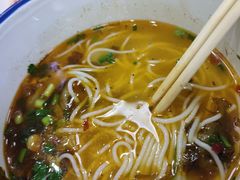 牛肉米线-南充盅盅米粉