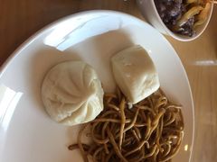 -维也纳酒店(苏州东方之门金鸡湖店)