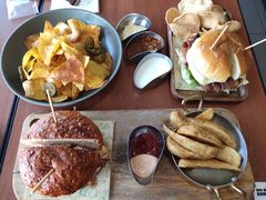 双蛋指椒牛肉汉堡-魏斯理汉堡(西安沣东吾悦店)