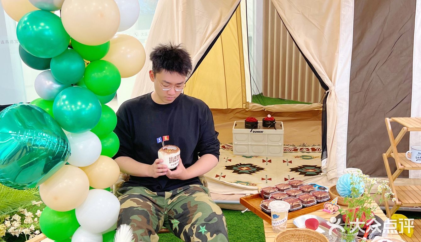  什么❓宝马4S店内竟然开了一家甜品店‼️ 