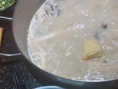 -洪氏嗨捞·广东猪肚鸡·椰子鸡火锅(西咸万象城店)