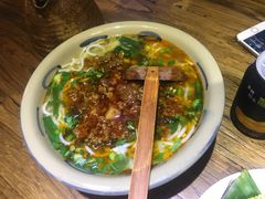 焖肉米线-云上千禾(水上店)
