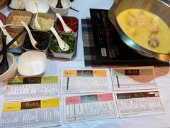 -鲜入围煮花胶鸡海鲜火锅