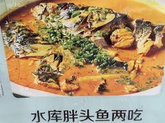 -帅巴人舅母子腊蹄民俗村
