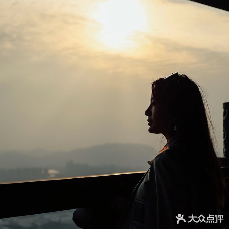 素有“湖州之巅”的美誉。 站于仁皇阁的脚下