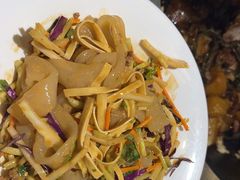 -咱屯子铁锅炖直营店(保利店)