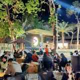 三五知己相约营地围炉煮茶，还可以仰望星空