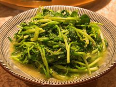 蒜泥清炒鸡毛菜-恰八斗·猛火长沙菜(国贸店)